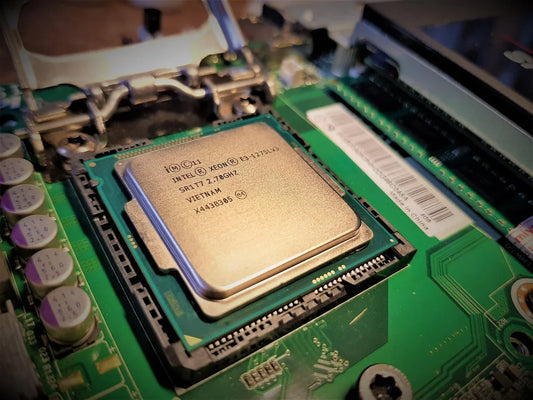 Intel Xeon pentru Gaming: Performanță de i7 la preț mic