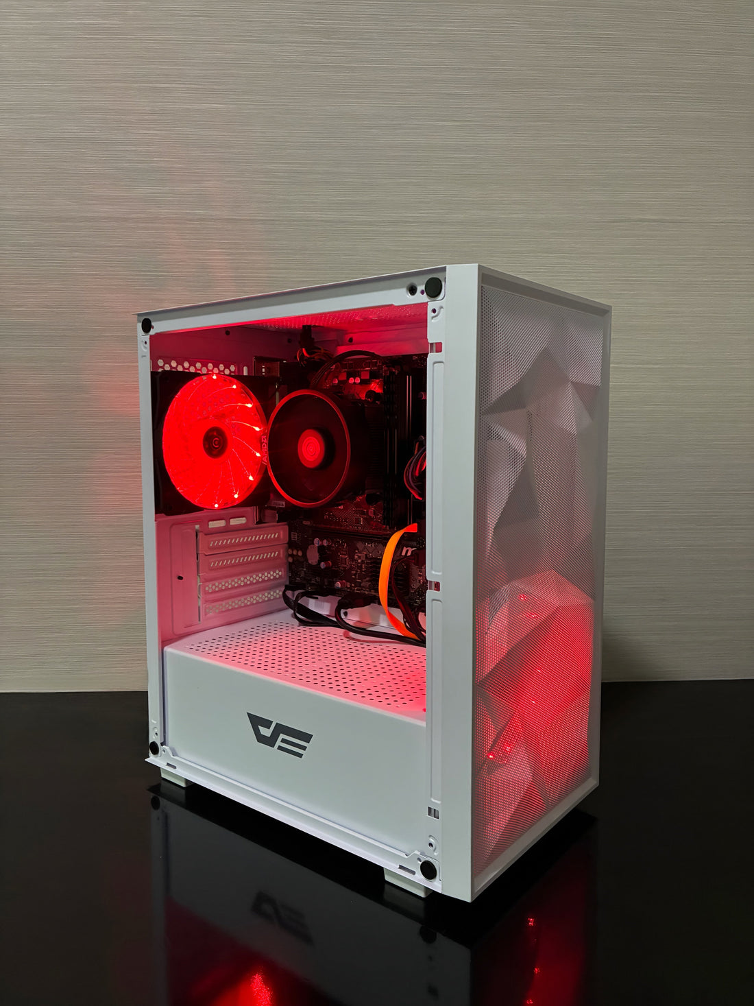 PC de gaming nou de 1400 lei pe piese vs. PC gata de joc BuenoPC 2026