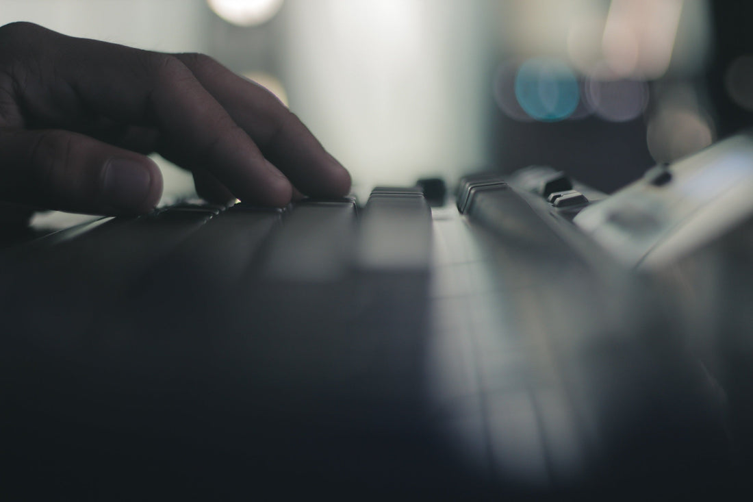 o mana care scrie la tastatura