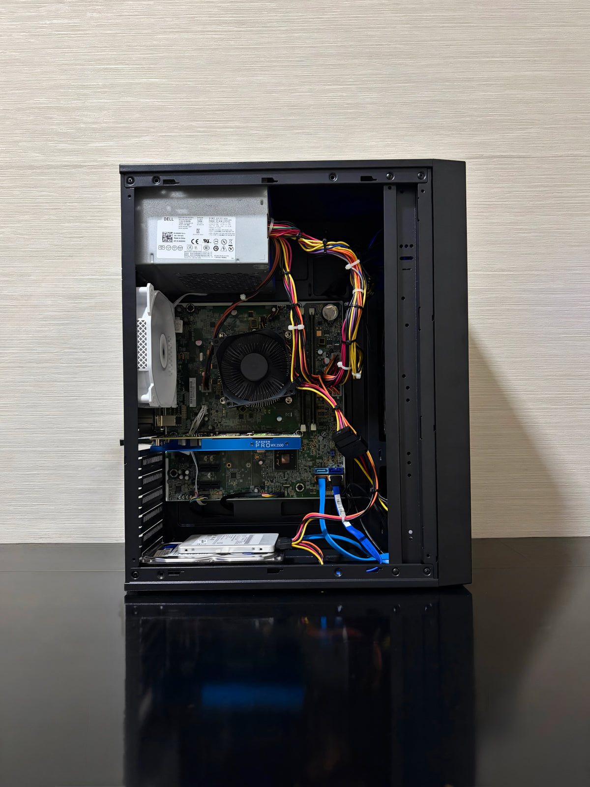 Unitate PC Gaming BUENO FUN V2 cu SSD 256GB, HDD 500GB, ventilator spate alb și sursă Dell Gaming.