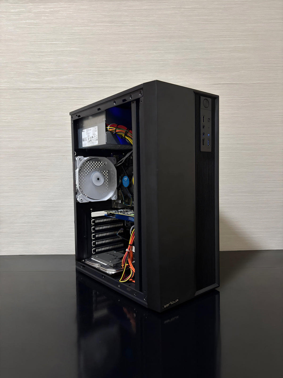 PC Gaming BUENO FUN V1 cu procesor Intel Core i5-4570, 16 GB RAM și placă video AMD Radeon Pro WX 2100.
