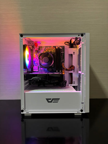 O privire detaliată asupra interiorului carcasei unde se află placa de bază Dell cu chipset Z87 (Socket LGA1150). În centru este instalat procesorul Intel Core i7-4770, însoțit de 16 GB RAM DDR3 în configurație 4x4 GB și placa video Sapphire Radeon RX 460 cu sistem de răcire Dual Fan.