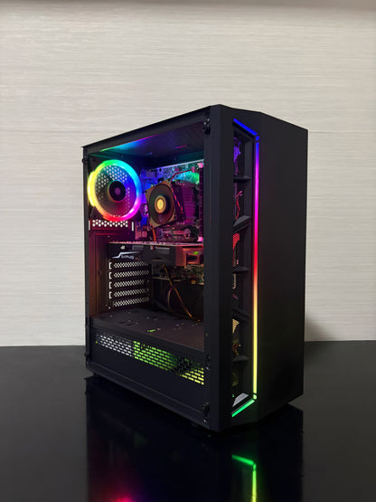 Performanță rafinată și un preț imbatabil: PC Gaming BUENO FRESH V2. Construit pe o platformă solidă, cu procesor Intel i5 și 16 GB memorie RAM, acest PC gestionează cu brio atât sesiunile de gaming, cât și aplicațiile multimedia. Include stocare duală (SSD rapid + HDD spațios), componente testate riguros și un design actualizat care atrage toate privirile pe birou.