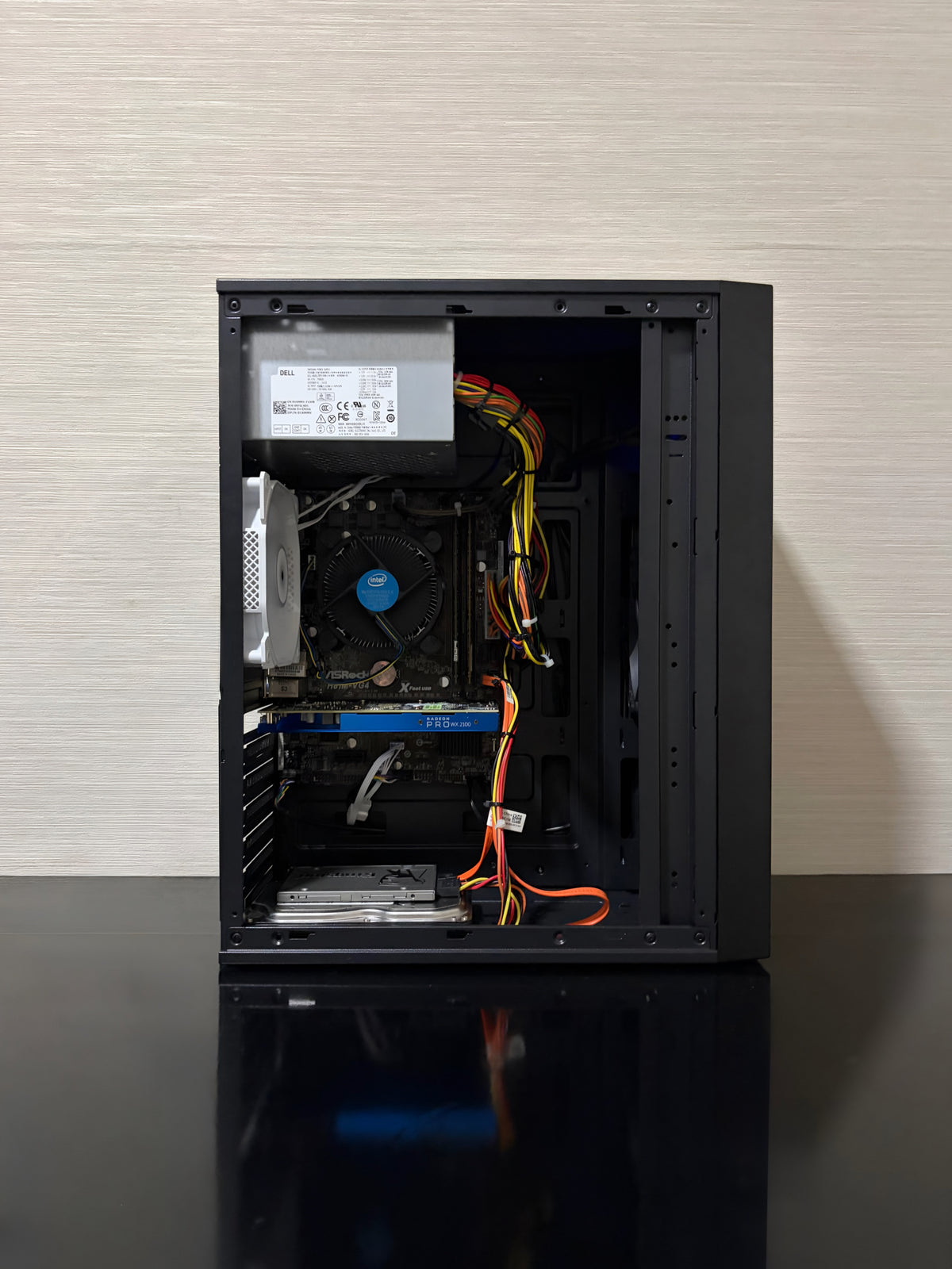 Sistem desktop PC Gaming BUENO FUN V1 cu SSD Kingston 256GB, HDD Toshiba 500GB și sursă Dell Gaming 460W.