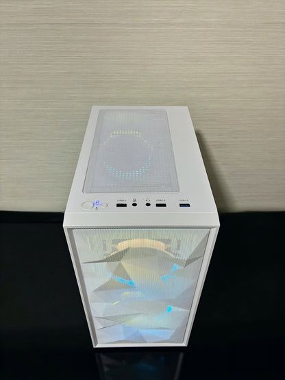 Buget Redus, Aspect Premium! 🔥
Configurația ideală pentru gaming la început de drum (Fortnite, CS2, Valorant, GTA V) îmbrăcată într-o carcasă albă superbă cu airflow masiv și lumini RGB. Performanță stabilă, răcire optimă cu 3 ventilatoare și o sursă Corsair pe care te poți baza oricând. Gata de joc!