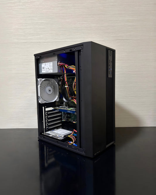 PC Gaming BUENO FUN V2 cu procesor Intel i5-3450, 16GB RAM și placă video AMD Radeon Pro WX 2100 în carcasă Serioux.