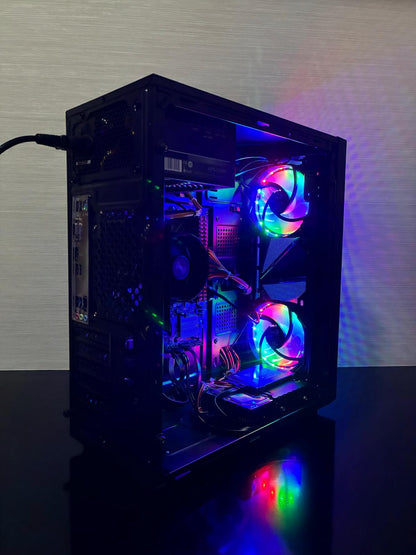 Carcasă gaming Aerocool Glider cu două ventilatoare RGB frontale și ventilator Antec spate pe sistemul Bueno Elite V3.