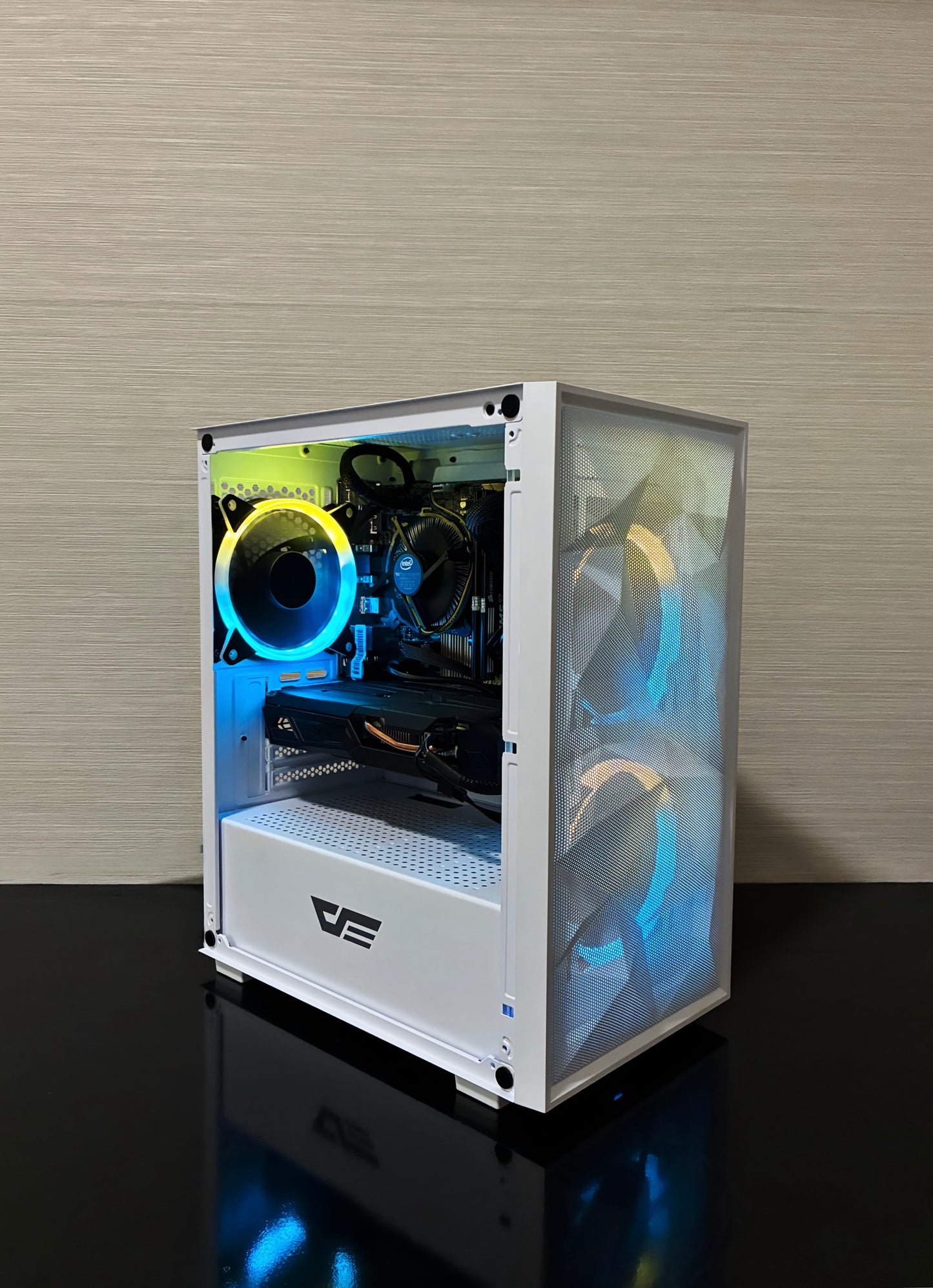 Stocare Duală Rapidă: SSD 256 GB + HDD 500 GB 🚀
Pe placa de bază Asus H81 mATX am combinat viteza unui SSD de 256 GB (pentru un Windows care pornește în câteva secunde) cu spațiul generos al unui HDD de 500 GB pentru jocurile tale preferate. Eficiență maximă, zero timpi morți!