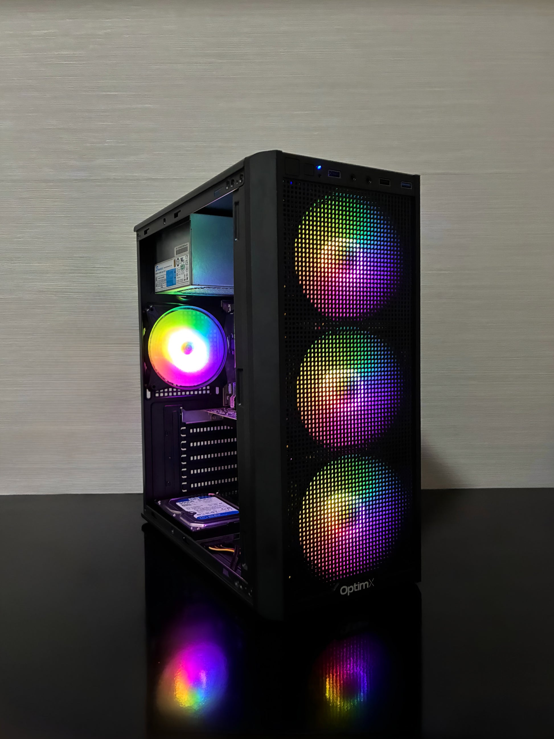 PC Gaming BUENO SUMMER V1 cu procesor Xeon și iluminare RGB în carcasă neagră cu geam lateral