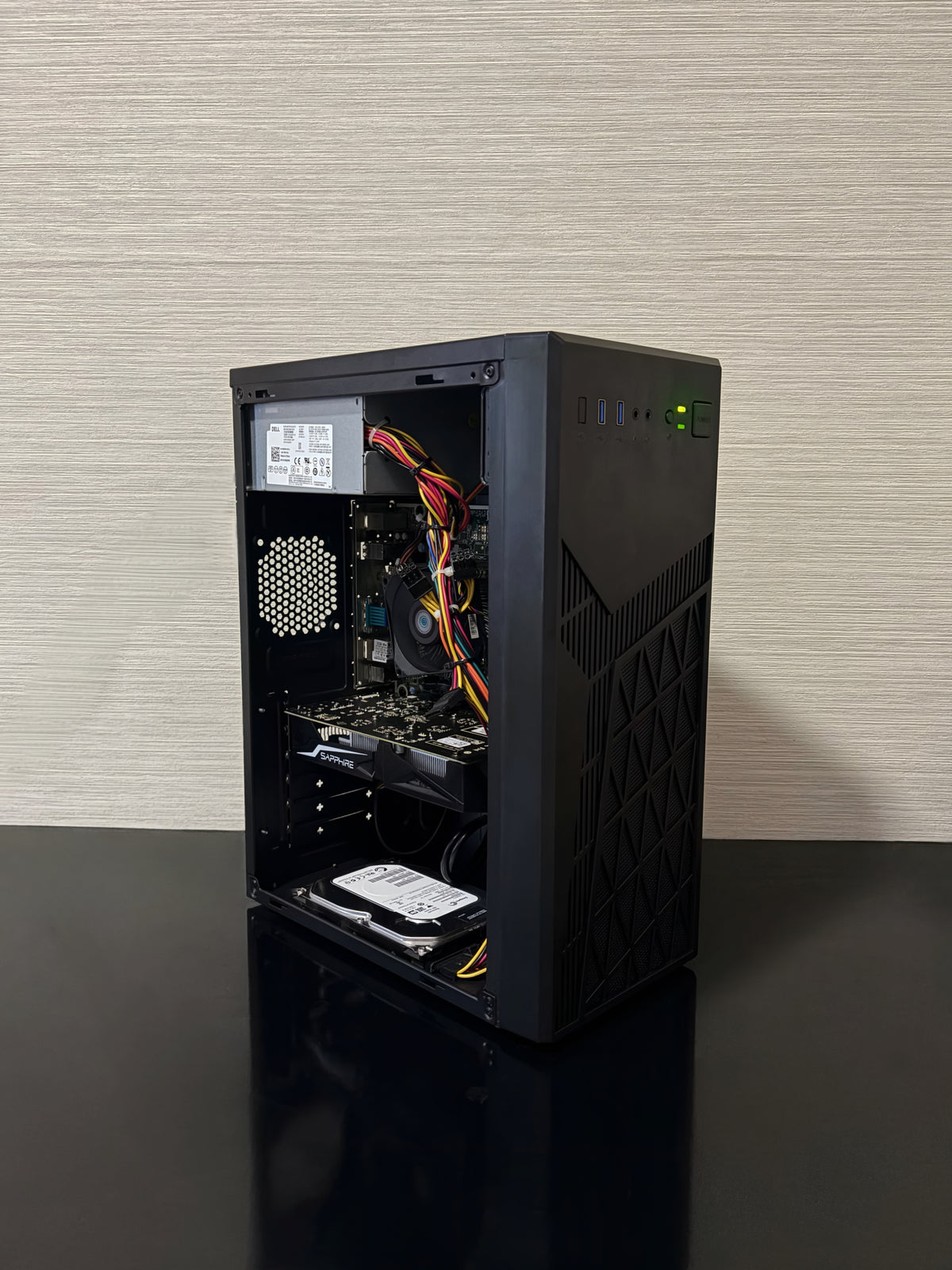 PC Gaming BUENO FRESH V3 cu procesor Intel i5, 16 GB RAM și placă video Radeon RX 460 în carcasă Eurocase Gaming.