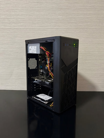 PC Gaming BUENO FRESH V3 cu procesor Intel i5, 16 GB RAM și placă video Radeon RX 460 în carcasă Eurocase Gaming.