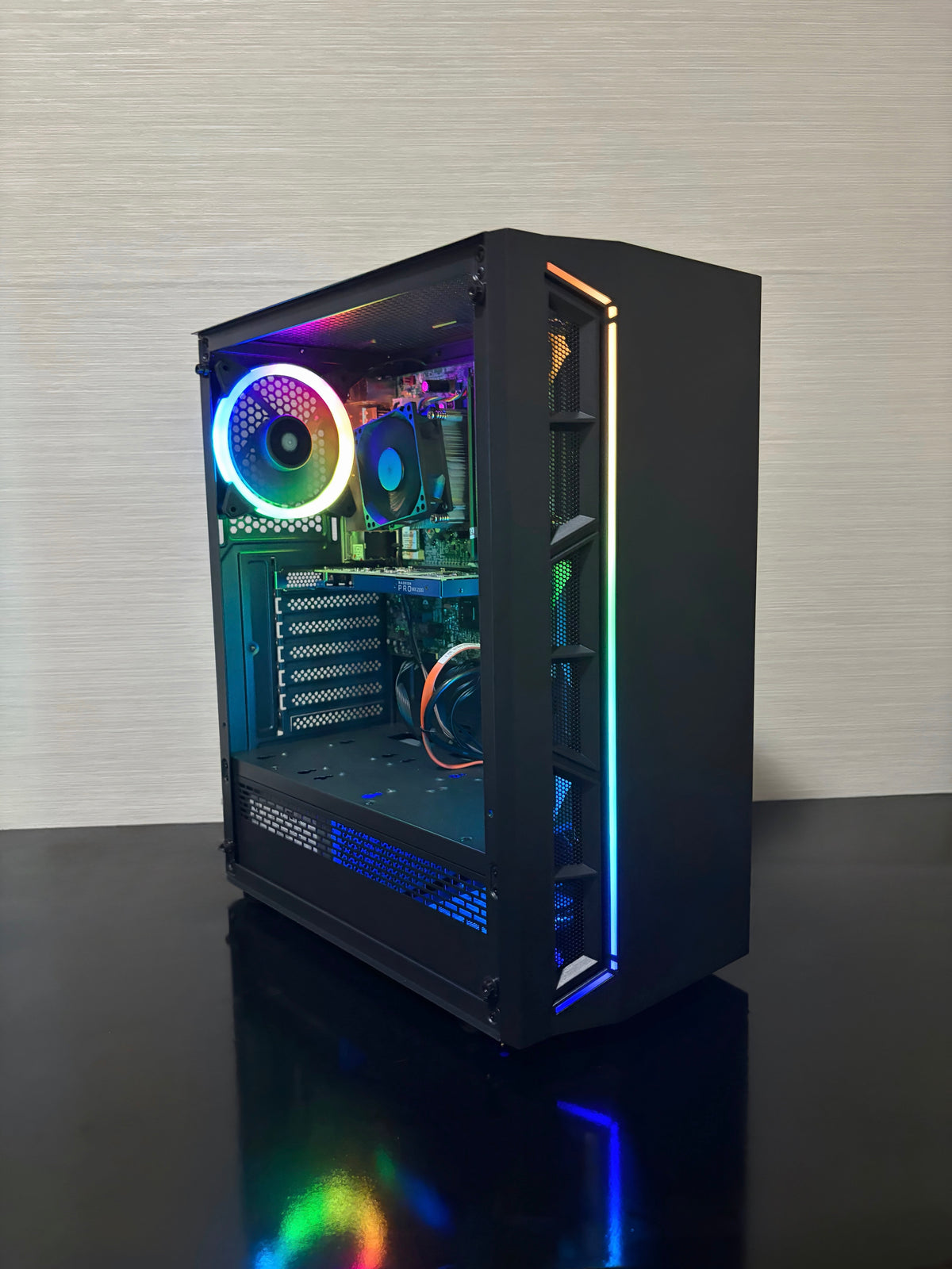 PC Gaming BUENO ENTRY V1 cu procesor Intel i5, 16 GB RAM și placă video AMD Radeon Pro WX 2100 în carcasă cu iluminare RGB