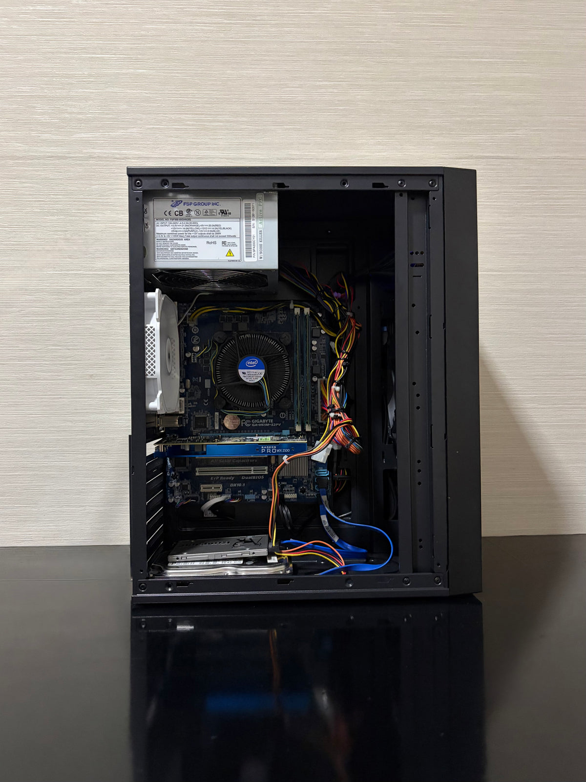 Unitate PC Gaming BUENO FUN V3 cu SSD Kingston 256GB, HDD Toshiba 500GB și sursă FSP 300W 80 BRONZE.