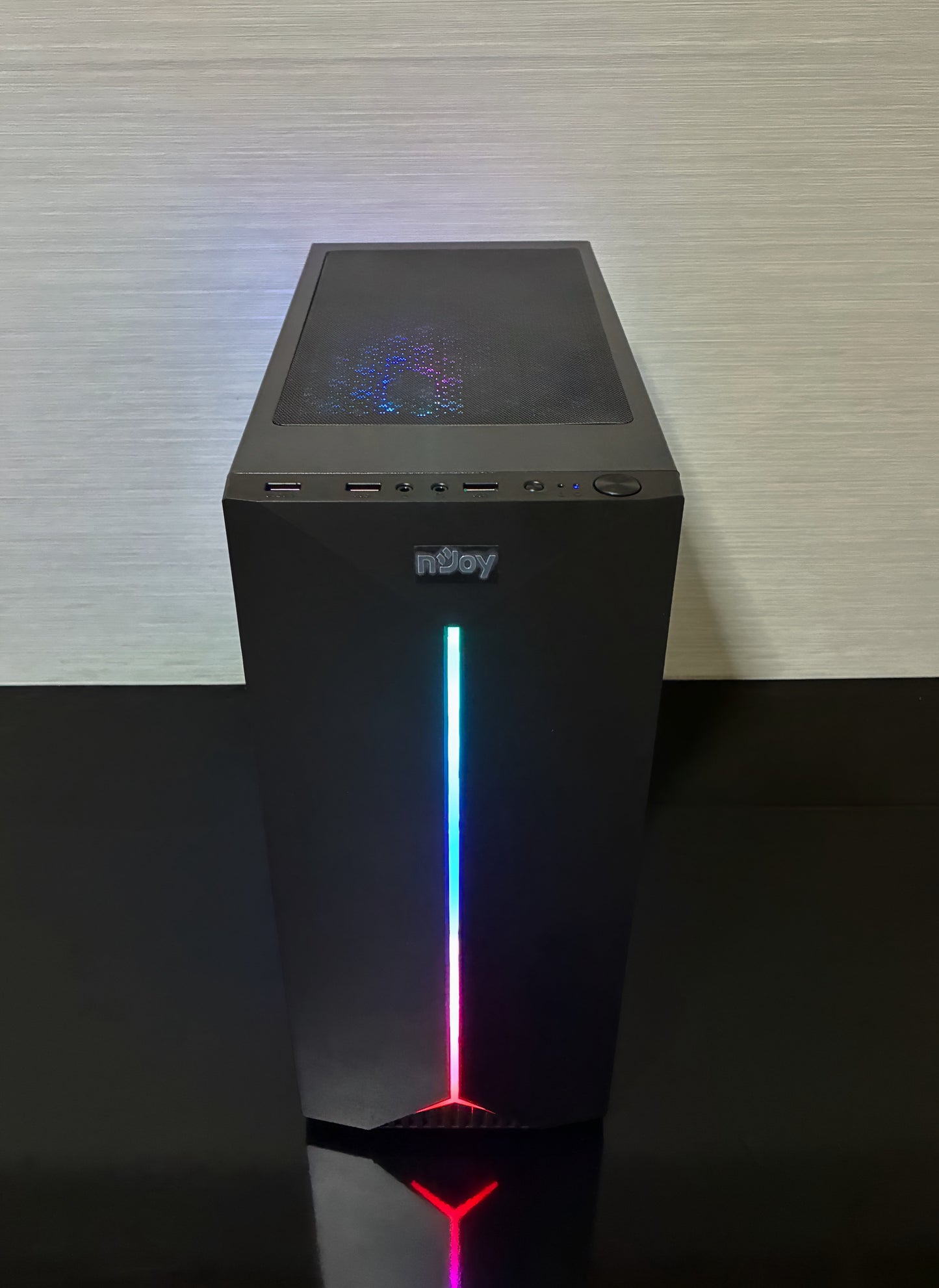 Carcasă nJoy Anil cu ventilator spate RGB și flux de aer optimizat prin ventilatorul Antec frontal.
