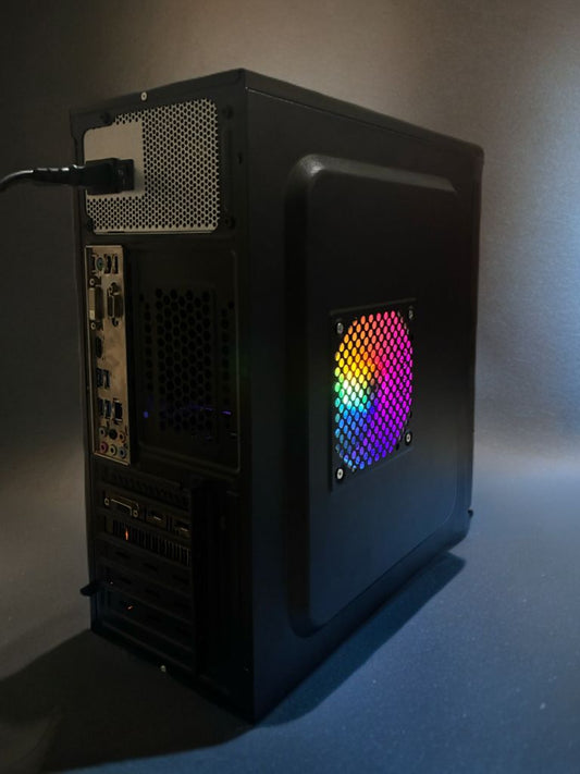 Carcasă Pro Gaming Alpha cu stocare rapidă SSD și HDD 500GB pentru jocuri eSports.