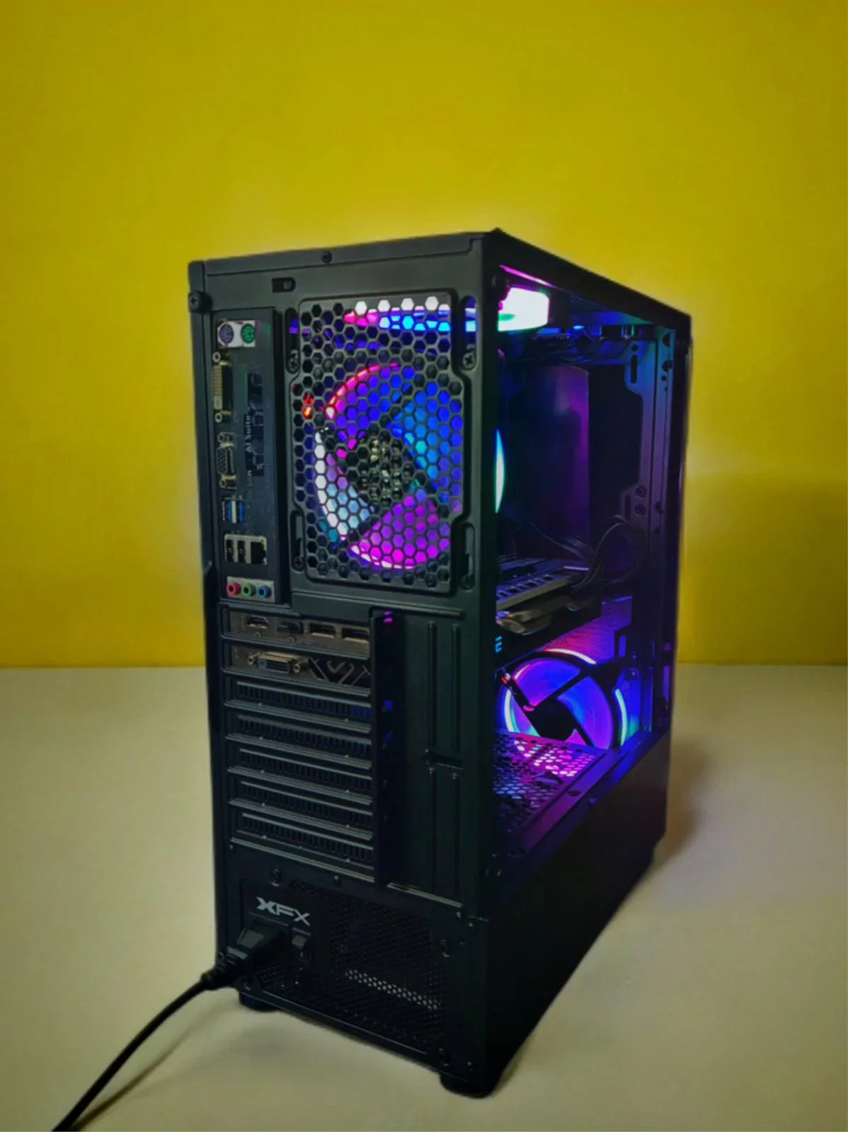 PC Gaming BUENO STRIKE V2 Intel Xeon 1241 v3( peste I7 4770), 16 gb RAM, SSD+HDD 500, Windows 10 PRO, AMD RX 580