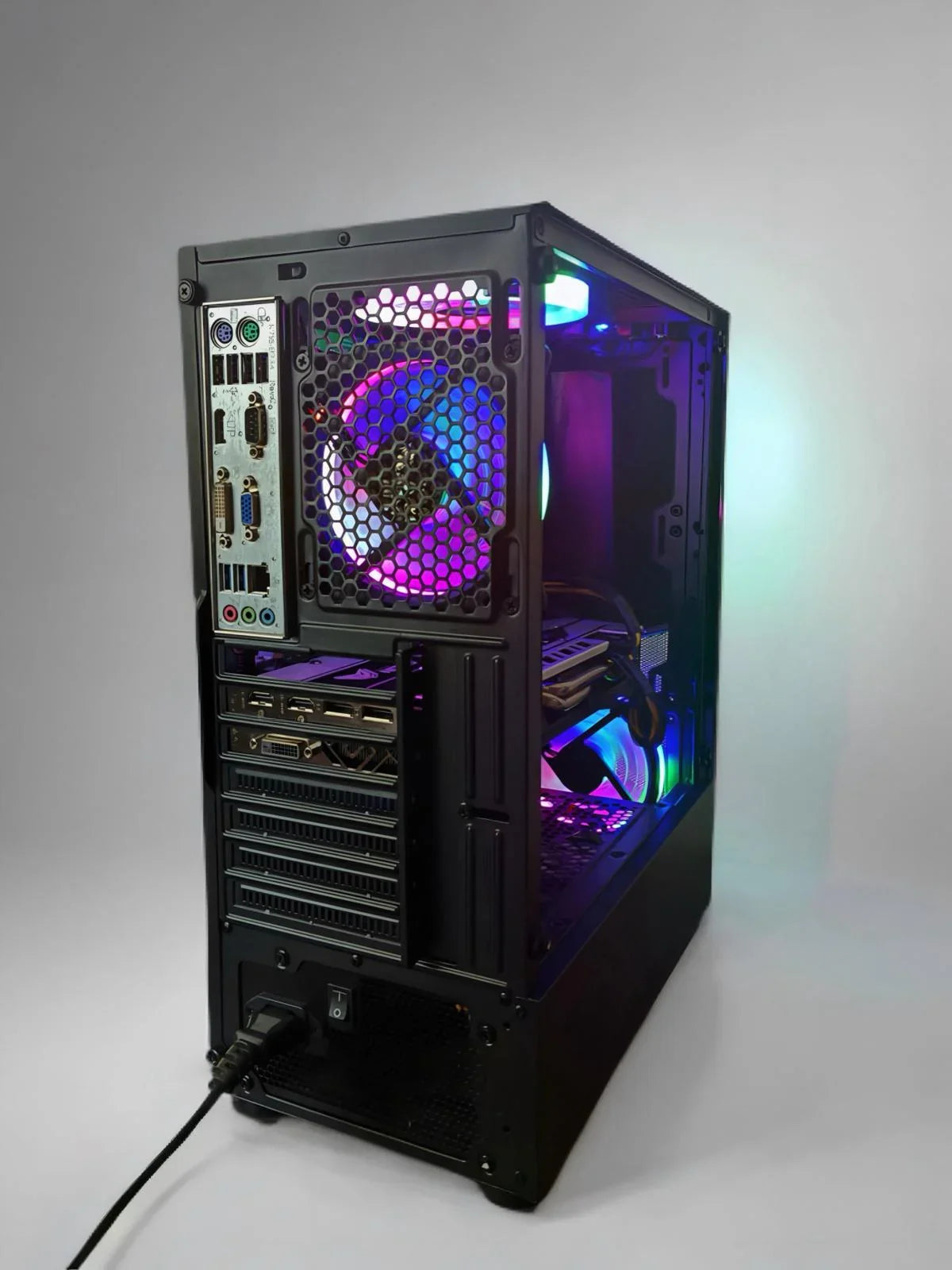 PC Gaming BUENO STRIKE V1 Intel Xeon 1245 v3( I7 4770), 16 gb RAM, SSD+HDD 500, Windows 10 PRO, AMD RX 580