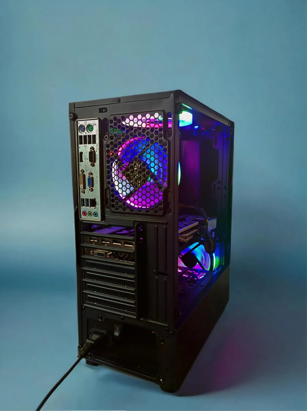 PC Gaming BUENO STRIKE V1 Intel Xeon 1245 v3( I7 4770), 32 gb RAM, SSD+HDD 500, Windows 10 PRO, AMD RX 580