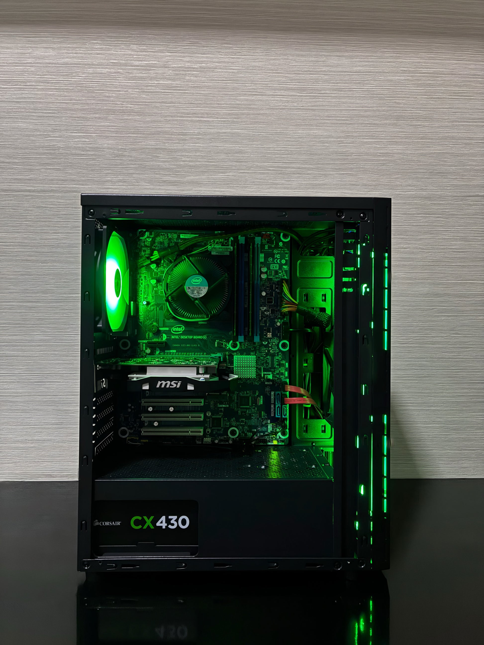 Configurație PC Bueno Smart V3 cu procesor Intel Core i7 4770, placă video NVIDIA GTX 950 și sursă Corsair CX430.
