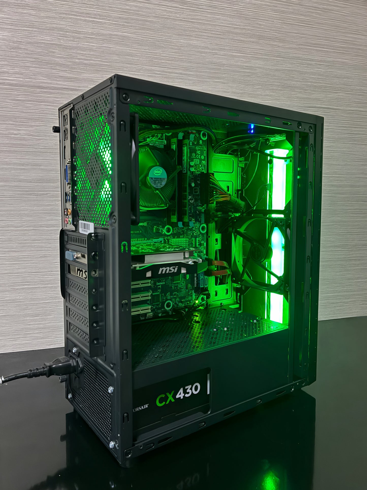 Workstation și PC de gaming Bueno Smart V3, echipat cu i7 pentru performanță ridicată.
